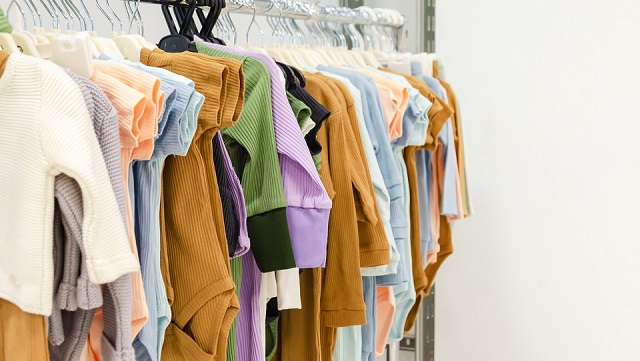 Quels vêtements enfant acheter pendant les soldes d'hiver ?
